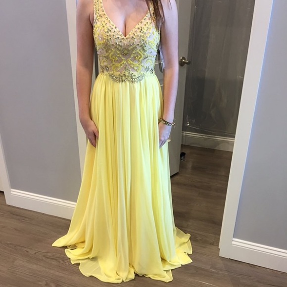 Yellow prom dress! - Picture 4 of 4